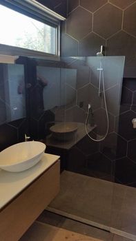 showerpanel2.jpg